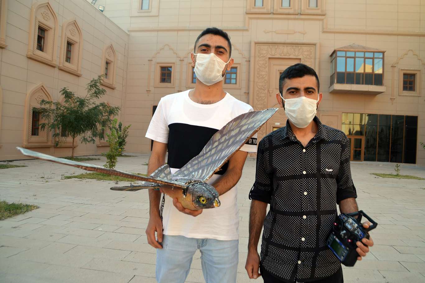 "Robot Kuş" projesi ile Ağrı'nın gururu oldular "Robot Kuş" projesi ile Ağrı'nın gururu oldular